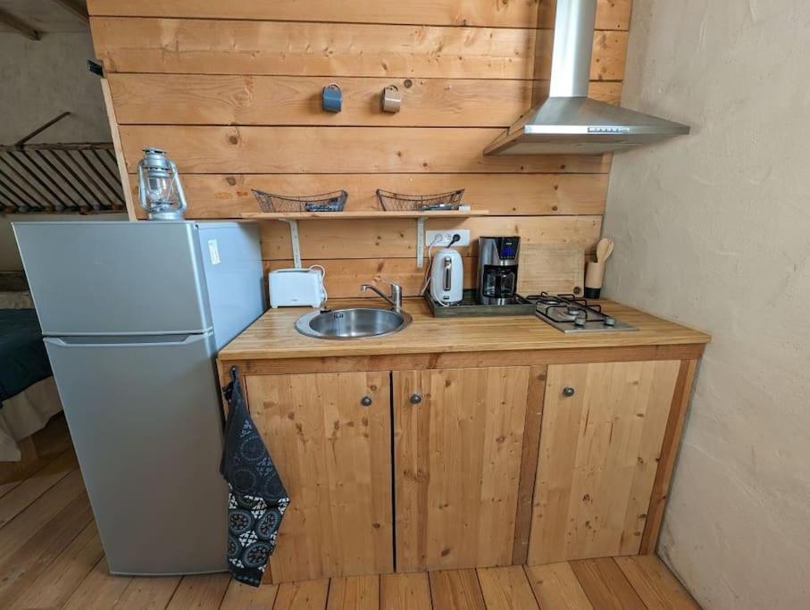 Logement - Studio Independant A Pérouges Zewnętrze zdjęcie