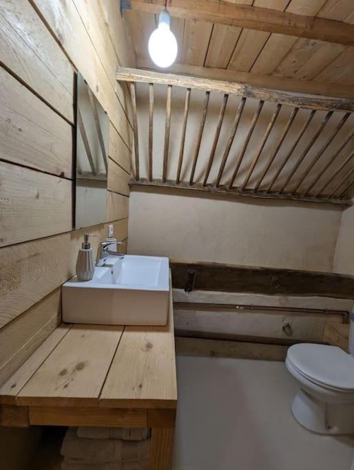 Logement - Studio Independant A Pérouges Zewnętrze zdjęcie