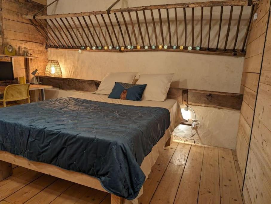 Logement - Studio Independant A Pérouges Zewnętrze zdjęcie