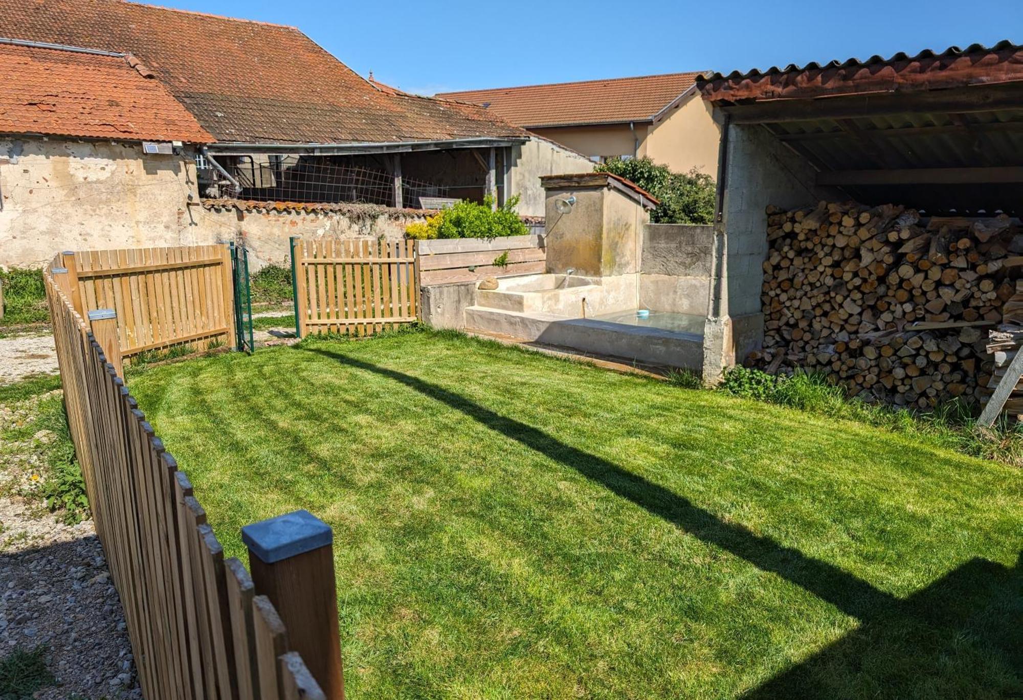 Logement - Studio Independant A Pérouges Zewnętrze zdjęcie
